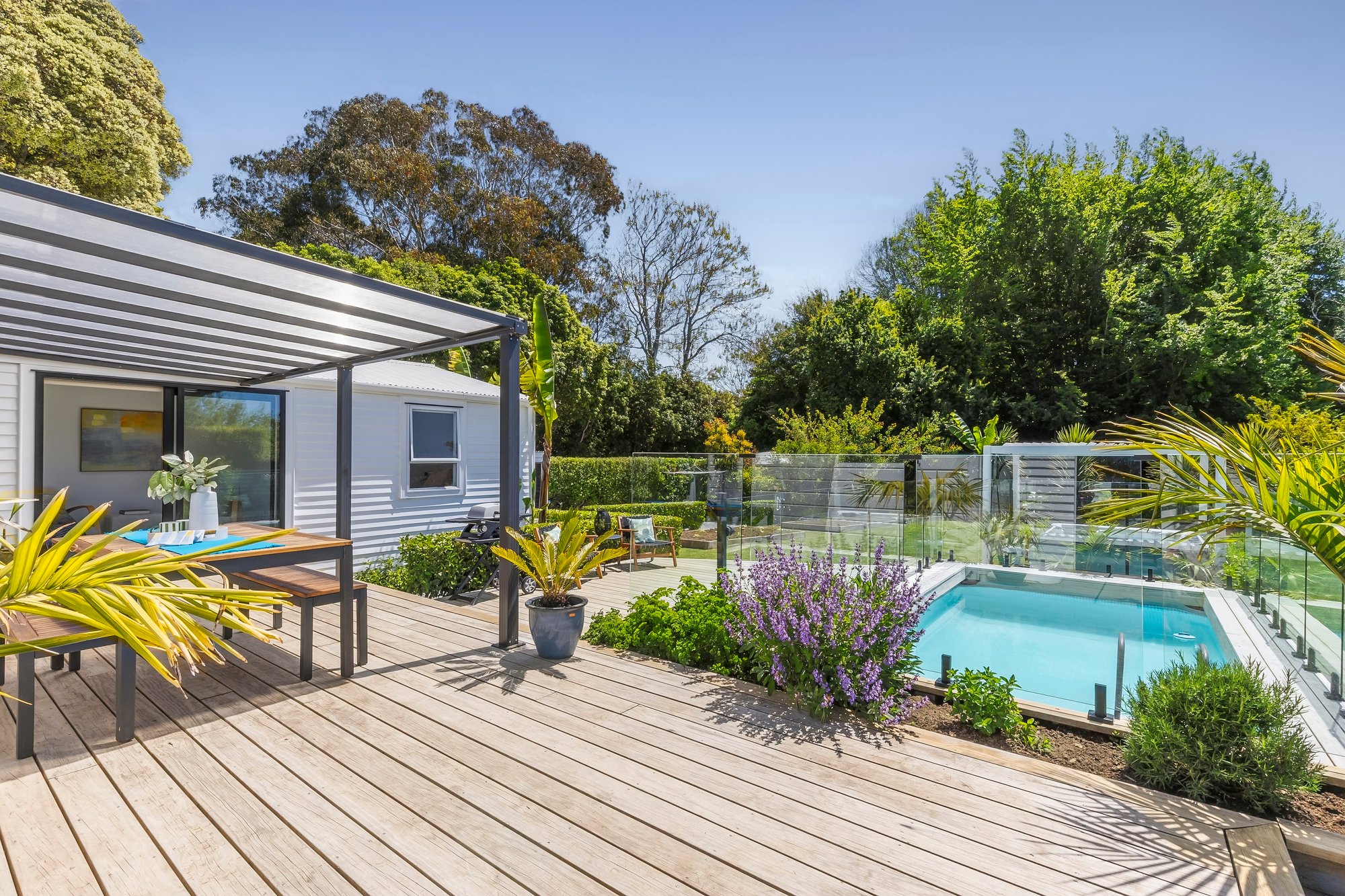 Photographie immobilière : piscine et jardin