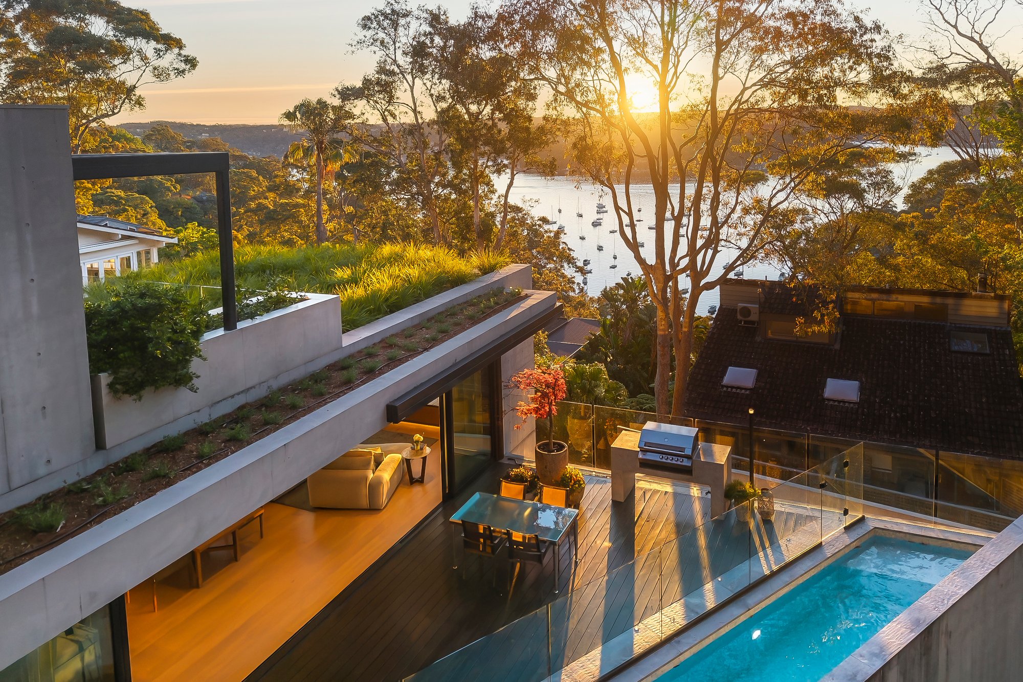 photographie immobilière de luxe au coucher du soleil